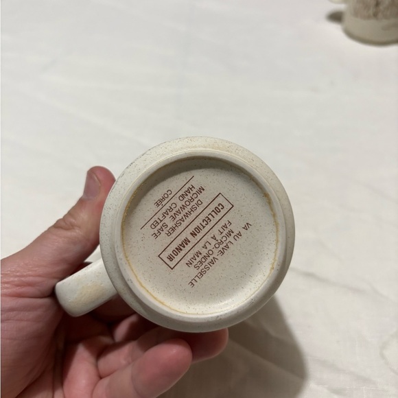 Vintage Cream Ceramic Mug with Sketch Design - Picture 4 of 6